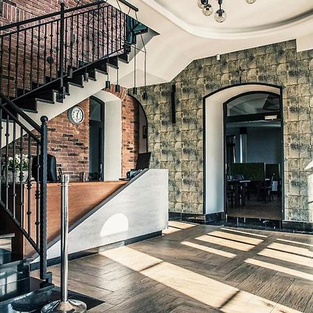 プジャスニシュ Dwor Karwacz Bed & Breakfast エクステリア 写真