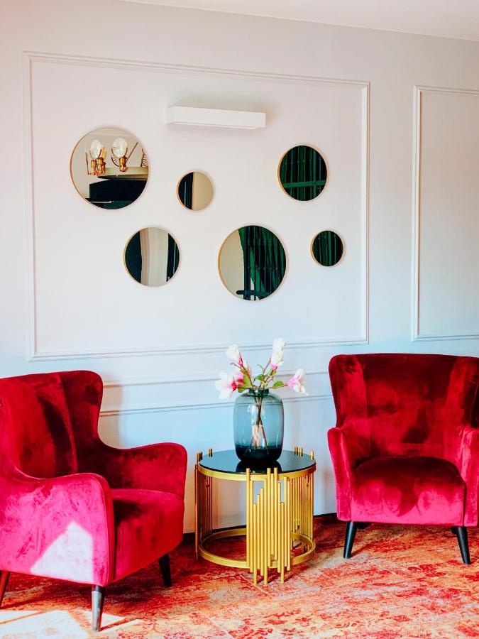 プジャスニシュ Dwor Karwacz Bed & Breakfast エクステリア 写真