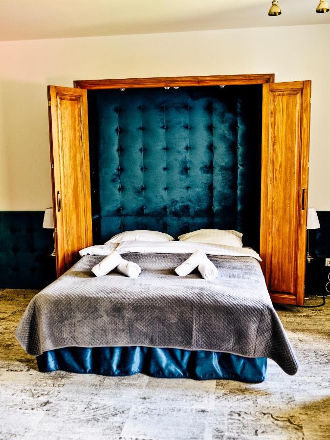 プジャスニシュ Dwor Karwacz Bed & Breakfast エクステリア 写真