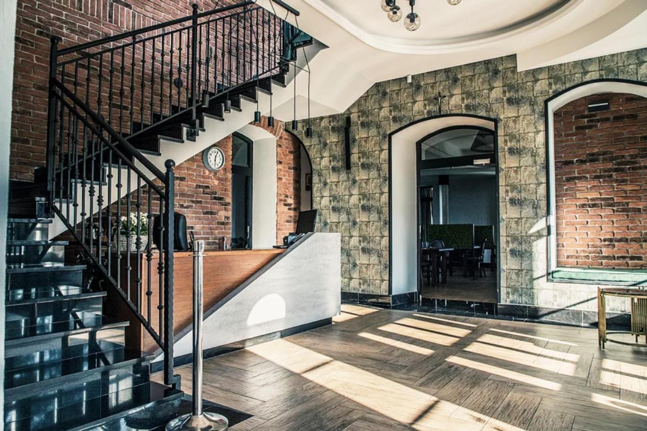 プジャスニシュ Dwor Karwacz Bed & Breakfast エクステリア 写真