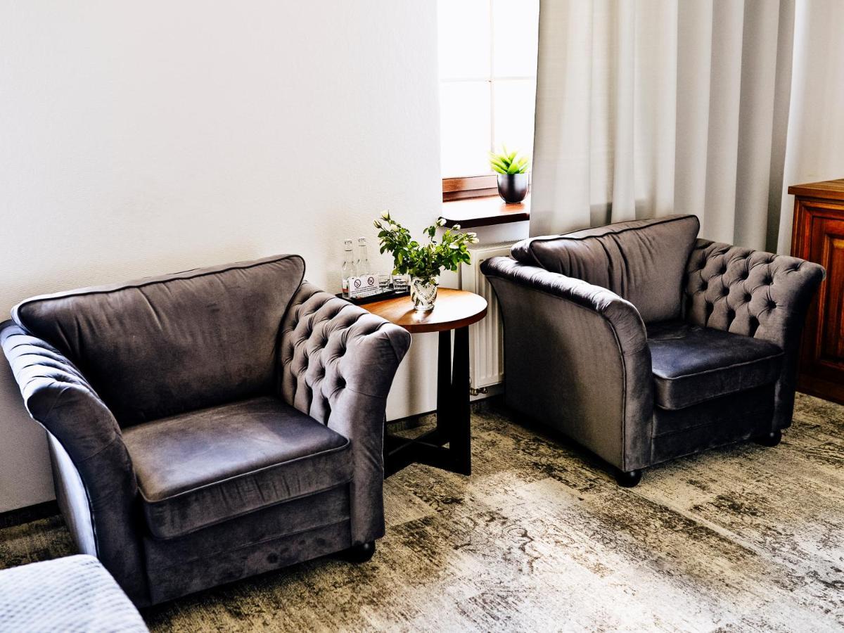 プジャスニシュ Dwor Karwacz Bed & Breakfast エクステリア 写真