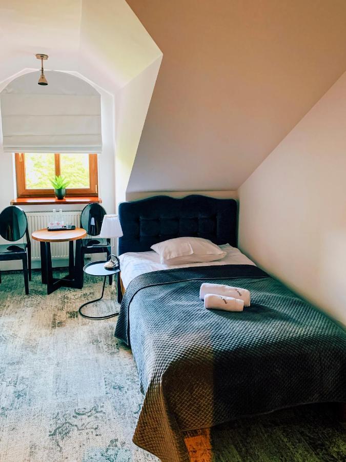 プジャスニシュ Dwor Karwacz Bed & Breakfast エクステリア 写真