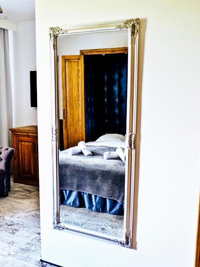 プジャスニシュ Dwor Karwacz Bed & Breakfast エクステリア 写真