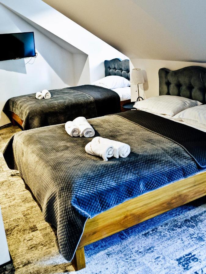 プジャスニシュ Dwor Karwacz Bed & Breakfast エクステリア 写真