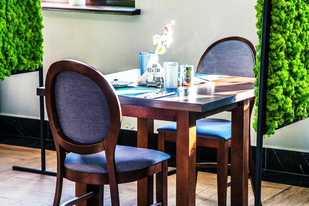 プジャスニシュ Dwor Karwacz Bed & Breakfast エクステリア 写真