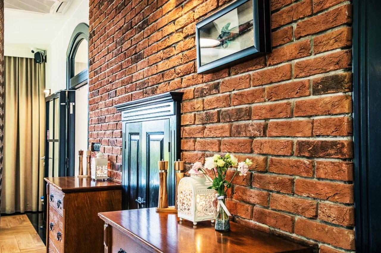 プジャスニシュ Dwor Karwacz Bed & Breakfast エクステリア 写真