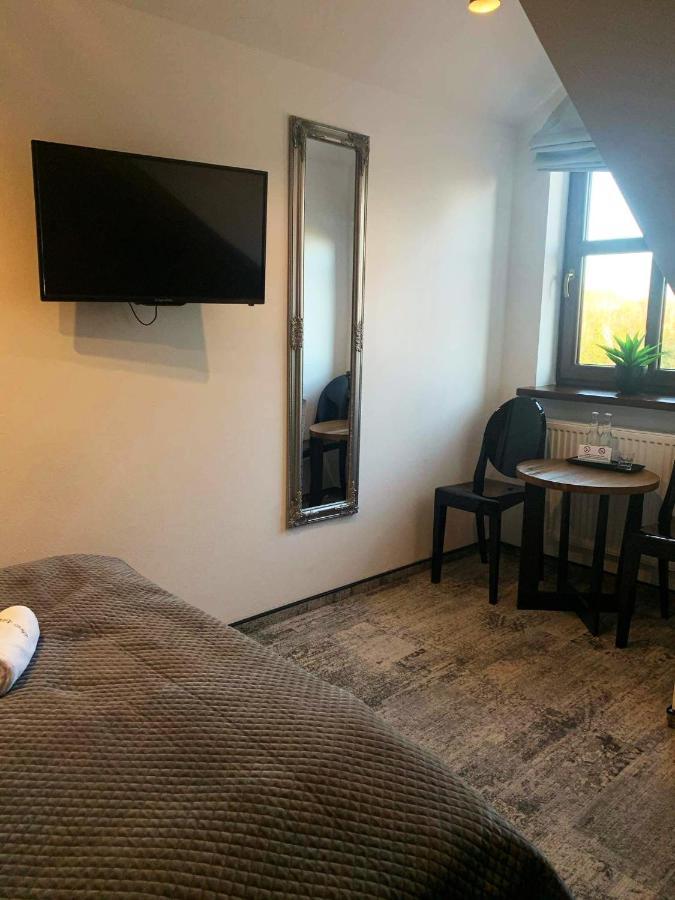 プジャスニシュ Dwor Karwacz Bed & Breakfast エクステリア 写真