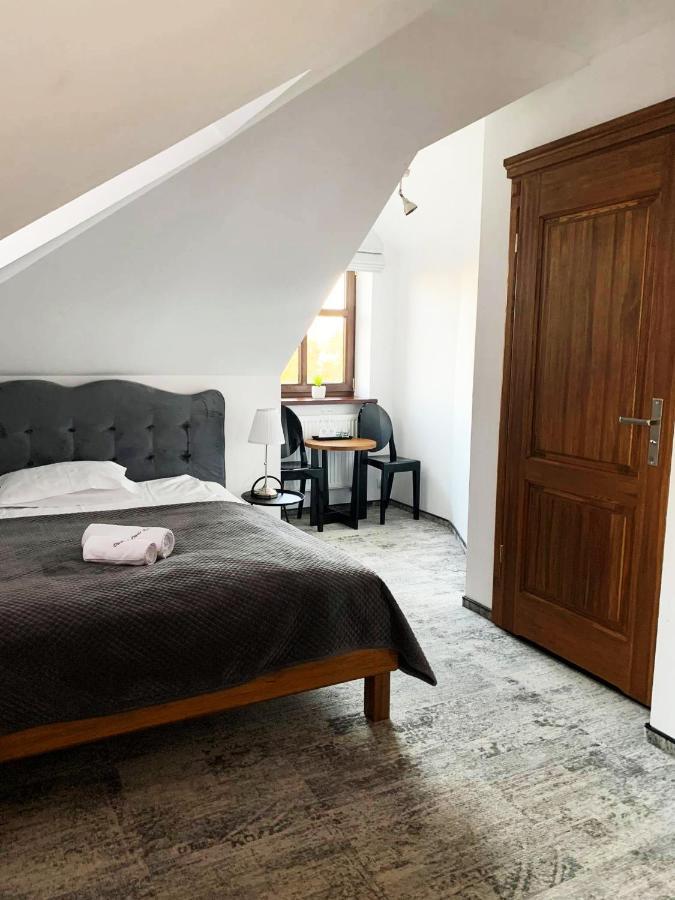 プジャスニシュ Dwor Karwacz Bed & Breakfast エクステリア 写真
