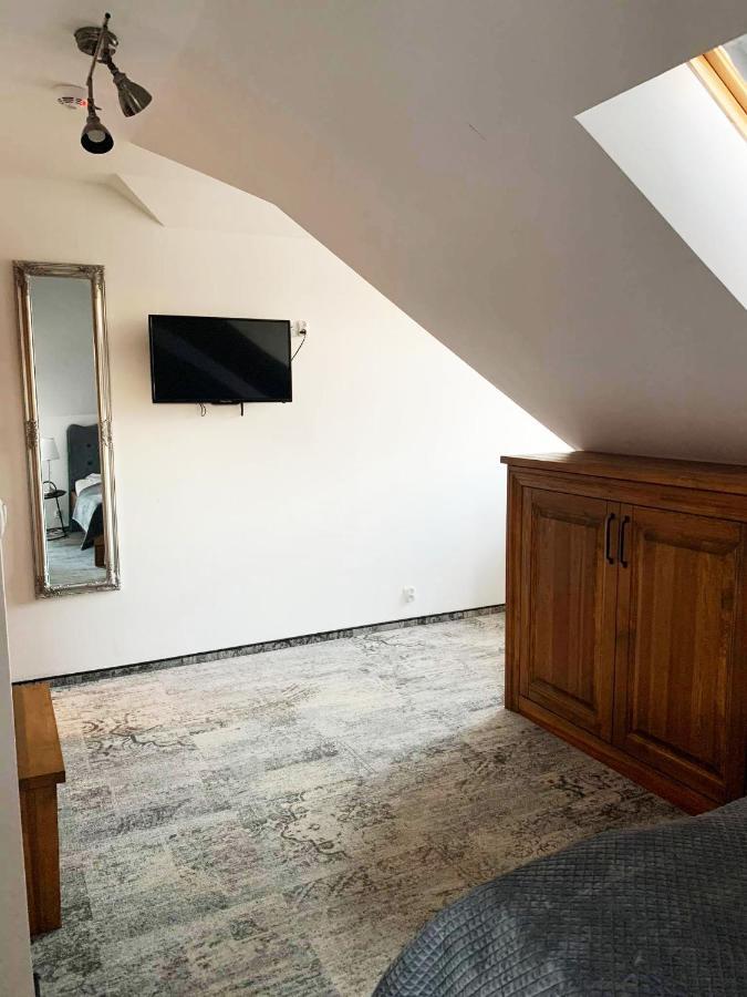 プジャスニシュ Dwor Karwacz Bed & Breakfast エクステリア 写真