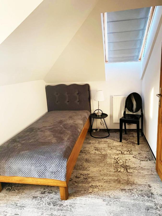 プジャスニシュ Dwor Karwacz Bed & Breakfast エクステリア 写真